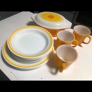 Corelle Pyrex Citrus sunflower dinner / casserole